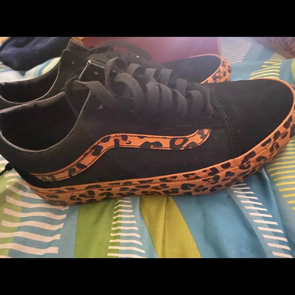 Black & Leopard-Print Women's Low-Top Sneakers